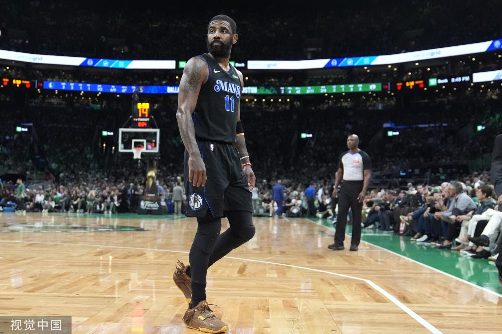 随着足球产 随着足球产