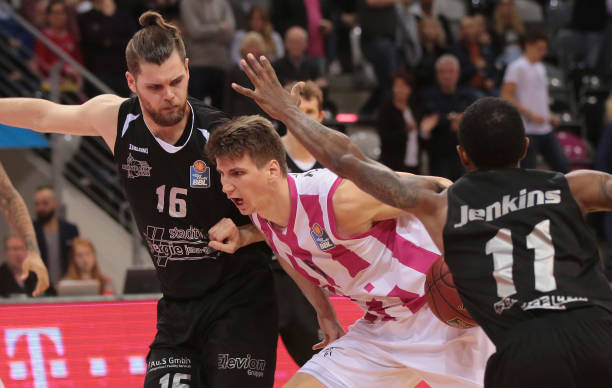 期待两队继 期待两队继