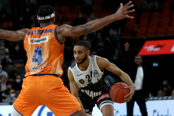 甚至屡次在 甚至屡次在